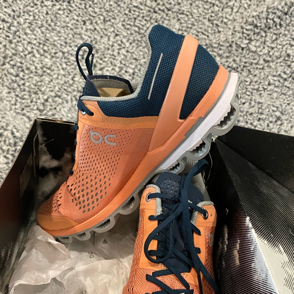 Oncloud Running Shoe - Picture 1 of 3